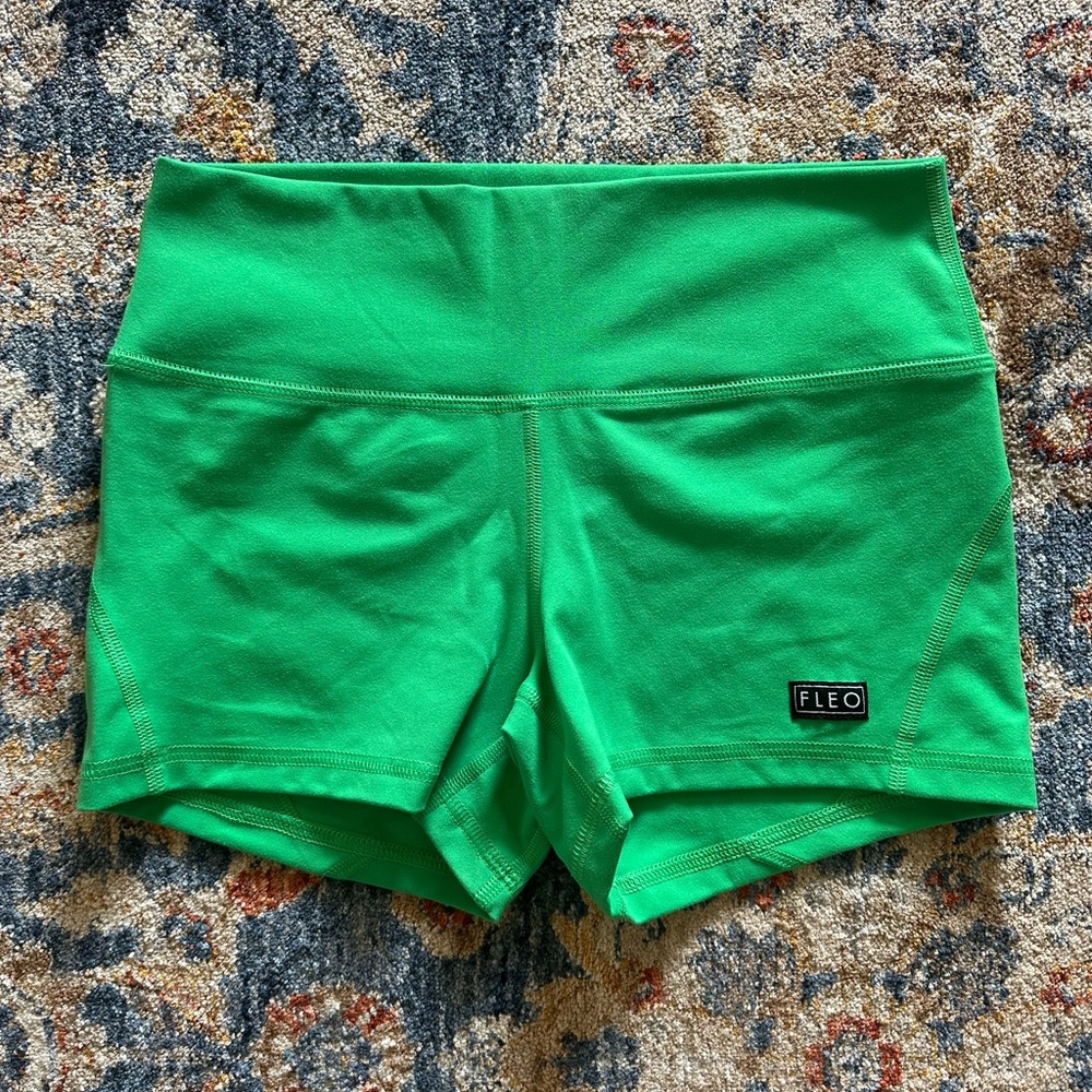 Fleo apex contour 3” Kelly green size medium shorts